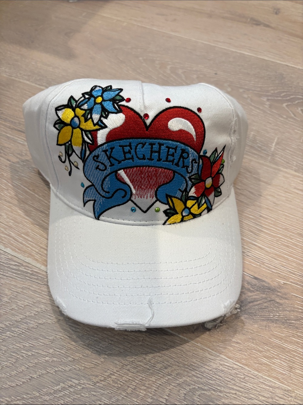 Skechers White Cap with Red Heart, Blue Banner & Multicolor Flowers